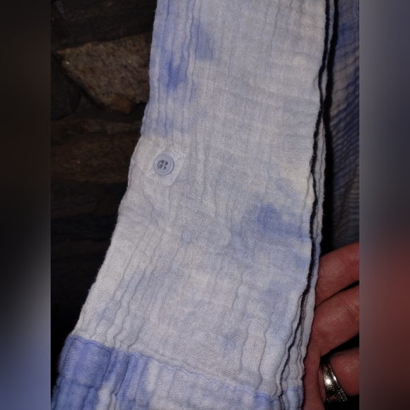 Chicos Blue Tie-Dye Button-Up Shirt Great Condition - Picture 6 of 7